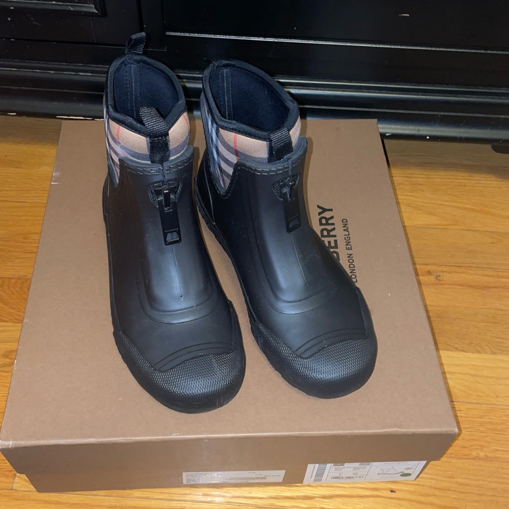 Burberry rain boot